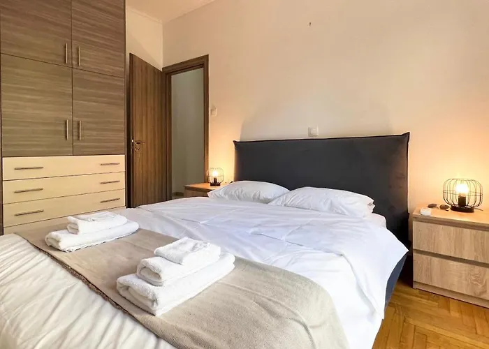 Key Biscayne Elegant 77 sqm Apt in Paleo Faliro